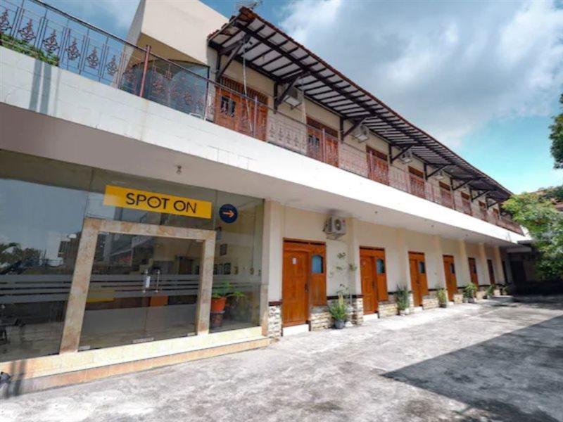 Spot On 2011 Hotel Mekar Sari Surakarta  Exterior photo