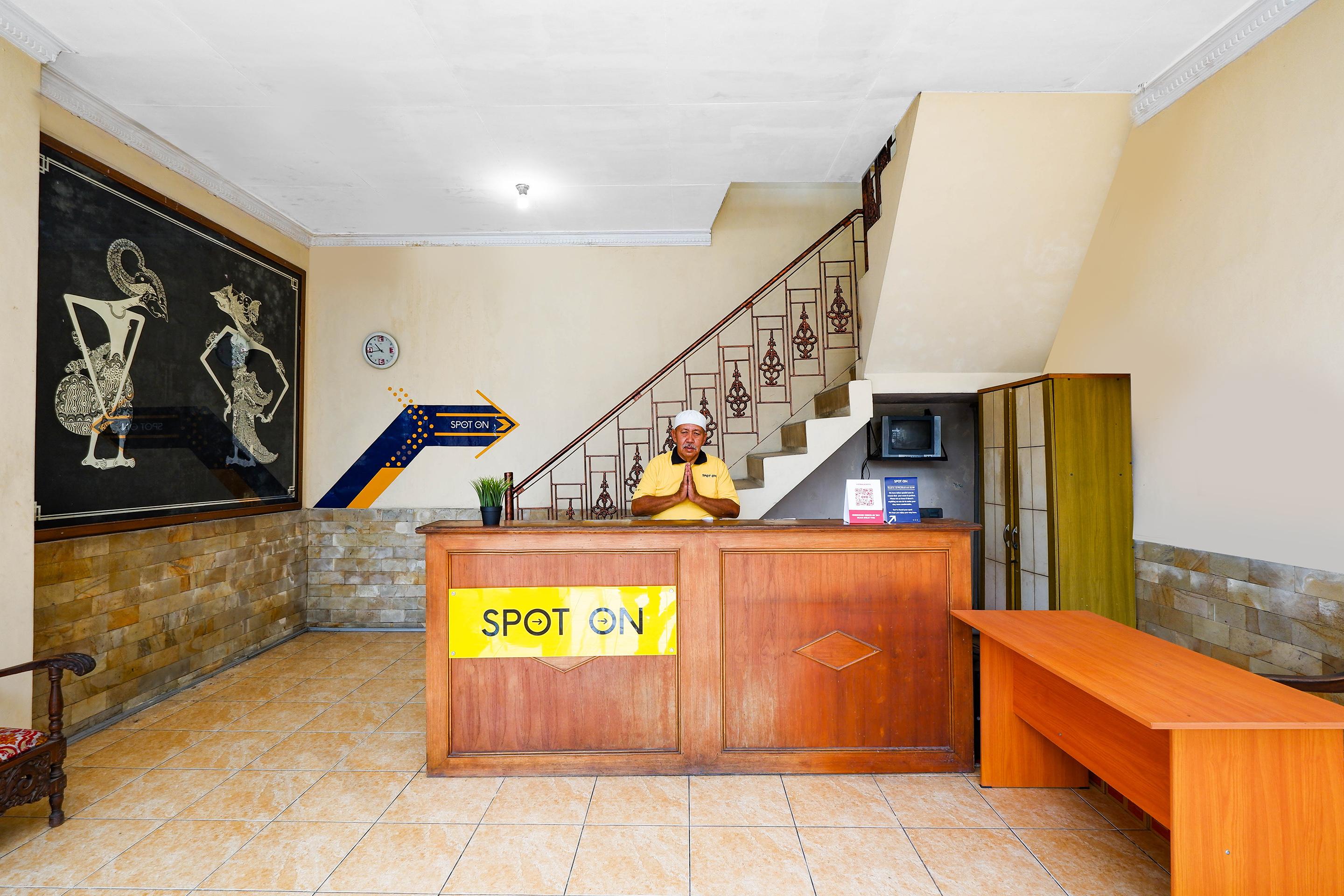 Spot On 2011 Hotel Mekar Sari Surakarta  Exterior photo