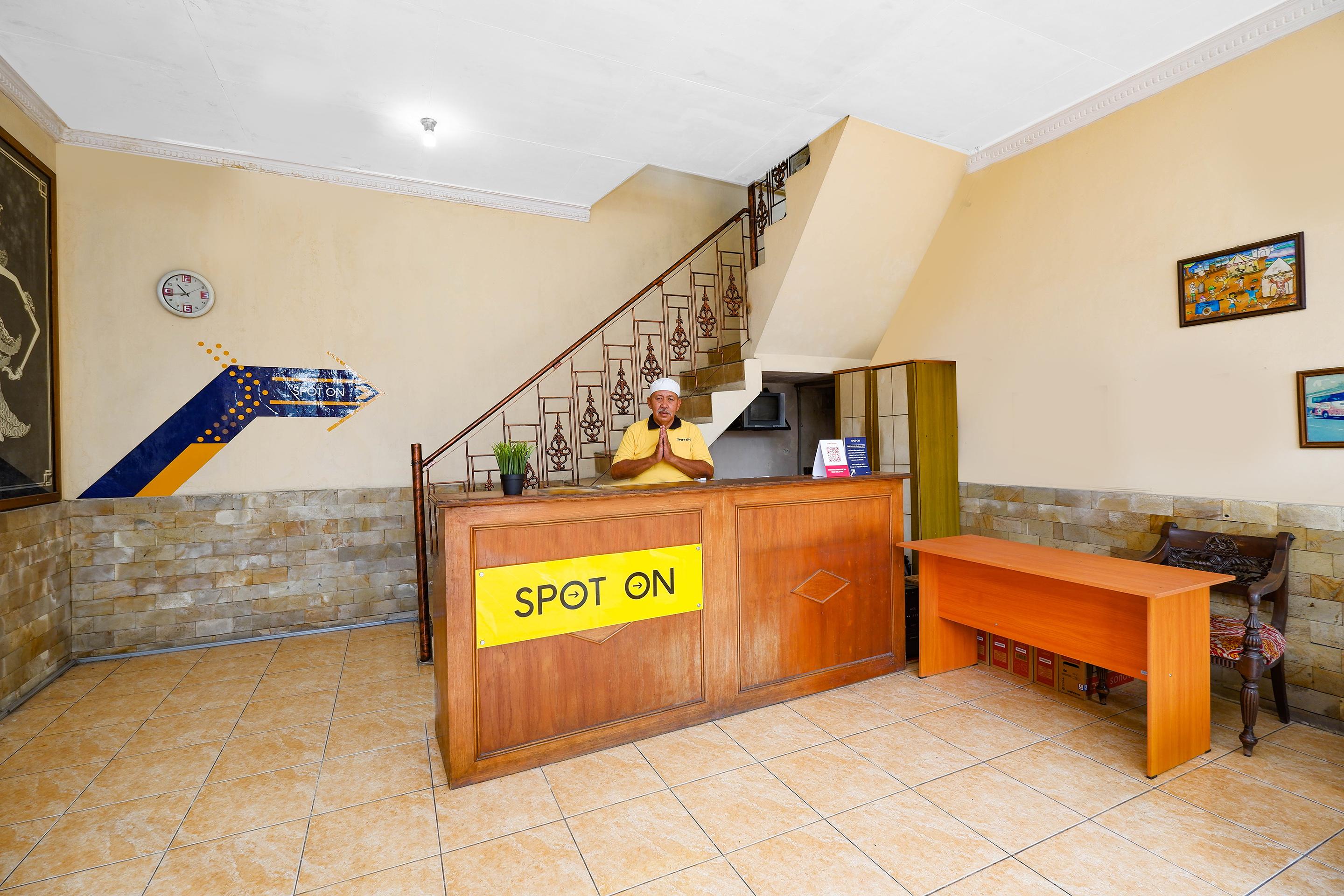 Spot On 2011 Hotel Mekar Sari Surakarta  Exterior photo