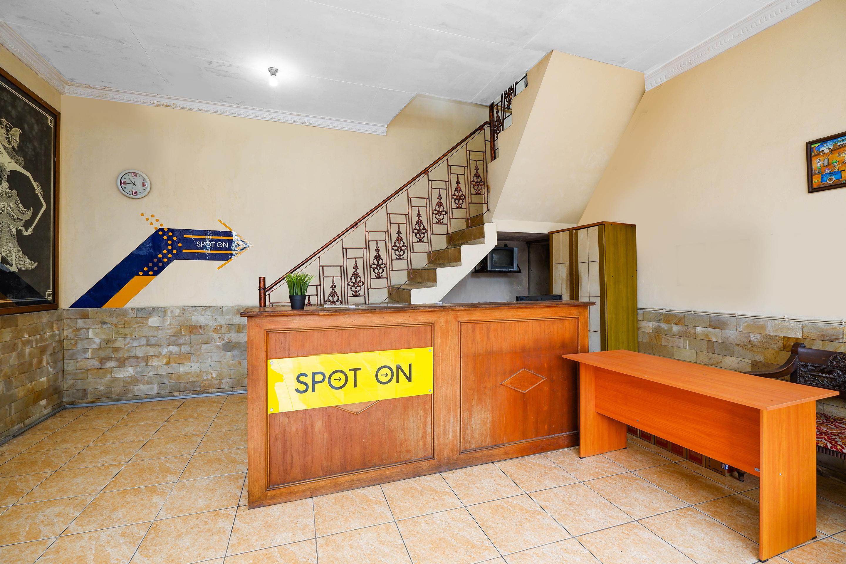 Spot On 2011 Hotel Mekar Sari Surakarta  Exterior photo